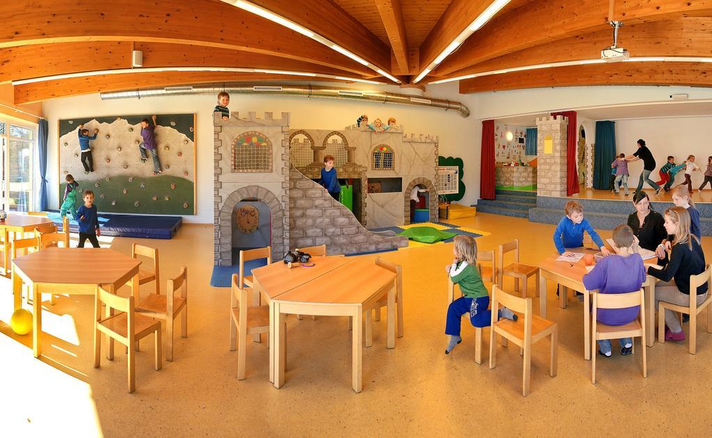 Kinderhotel Laerchenhof Obsteig Exterior photo